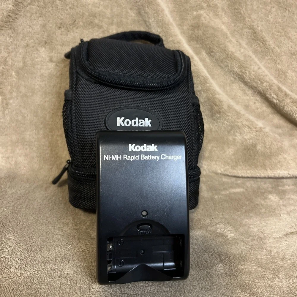 Kodak Ni-MH Rapid Battery Charger K4500 for Rechargeable Batteries AA Size &Case